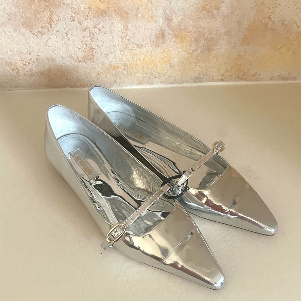 Larroude Metallic Silver Irene Mary Jane Ballet Flats Brazil Size 7 Strap